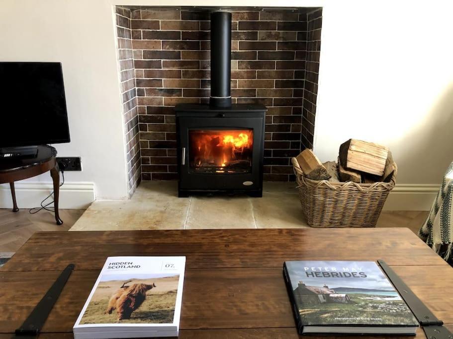 Rosebank Cottage With Log Burner And Hot Tub Alexandria Exterior photo