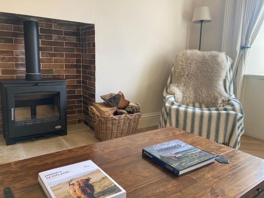 Rosebank Cottage With Log Burner And Hot Tub Alexandria Exterior photo