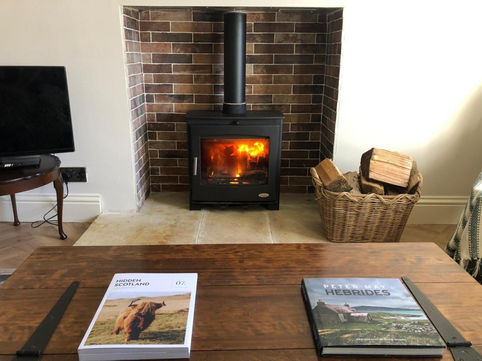 Rosebank Cottage With Log Burner And Hot Tub Alexandria Exterior photo